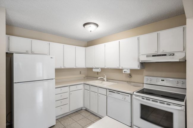 1940 Harbor Ln N, Townhouse with 2 bedrooms, 2 bathrooms and null parking in Plymouth MN | Image 10