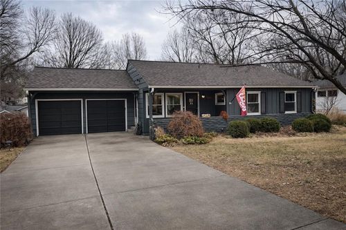 7745 Reeds Rd, Prairie Village, KS, 66208-4760 | Card Image