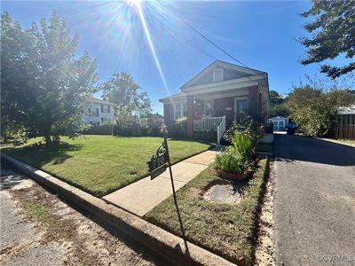 View of front of property with a front yard | Image 2