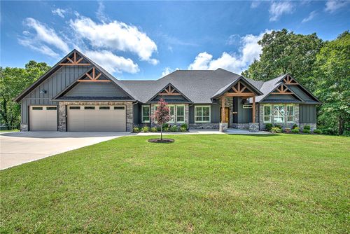 8525 Manor Dr, Bentonville, AR, 72712-8801 | Card Image