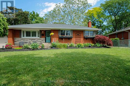 24 Juliana Cres, St Catharines, ON, L2N4B4 | Card Image