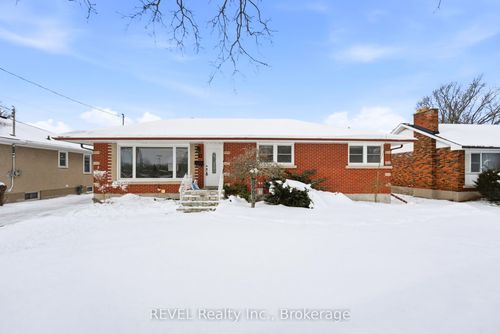 10 Redwood Ave, Saint Catharines, ON, L2M3B2 | Card Image