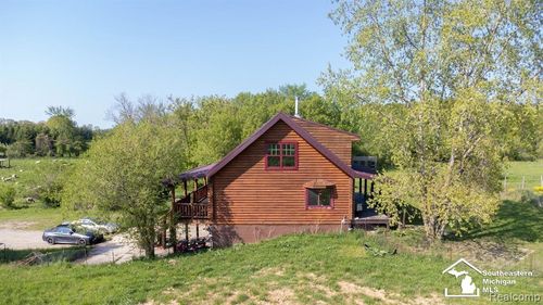 8761 Wildcat Rd, Jeddo, MI, 48032-9645 | Card Image
