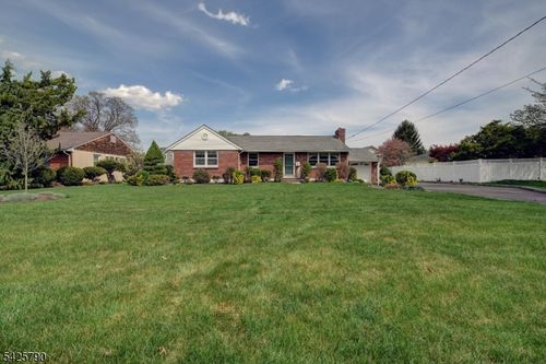 348 Boulevard, Pompton Plains, NJ, 07444-1322 | Card Image
