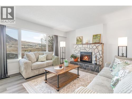 2160 Lynrick Rd, Kelowna, BC, V1P1G4 | Card Image