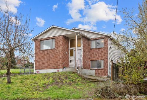 4512 10th Ave S, Seattle, WA, 98108-1801 | Card Image
