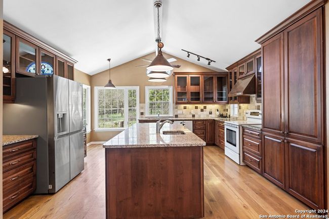 3420 Junction Hwy, House other with 2 bedrooms, 2 bathrooms and null parking in ingram TX | Image 4
