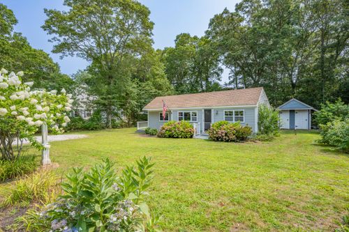40 Red Lily Pond Rd, Centerville, MA, 02632-3726 | Card Image