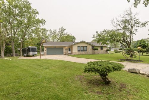 N10W23564 Robinhood Court, Pewaukee, WI, 53188 | Card Image