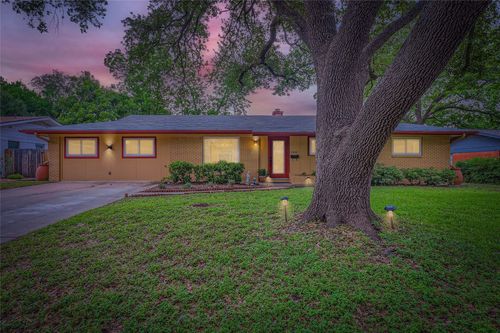 3002 Stardust Dr, Austin, TX, 78757-2045 | Card Image