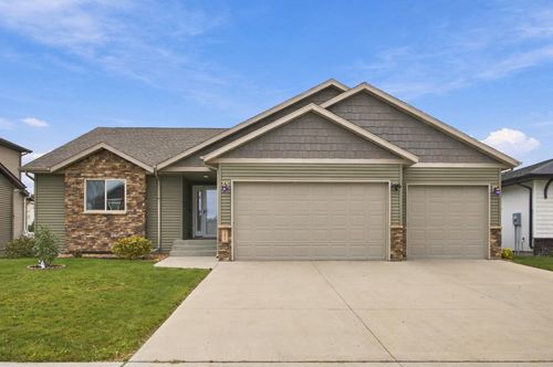 3017 2nd St E, West Fargo, ND, 58078-7941 | Card Image