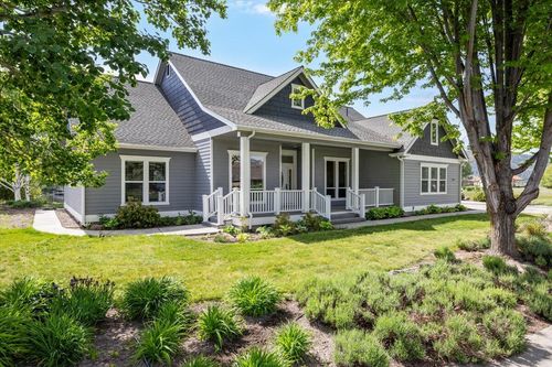 2929 Front St, Klamath Falls, OR, 97601-1276 | Card Image