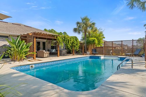7451 Brewster St, Navarre, FL, 32566-6722 | Card Image