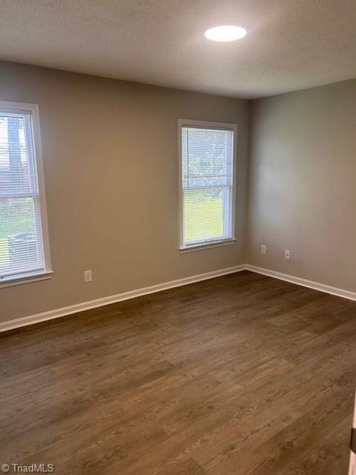 apt-a-2911 Spring Garden St, Greensboro, NC, 27403-1900 | Card Image