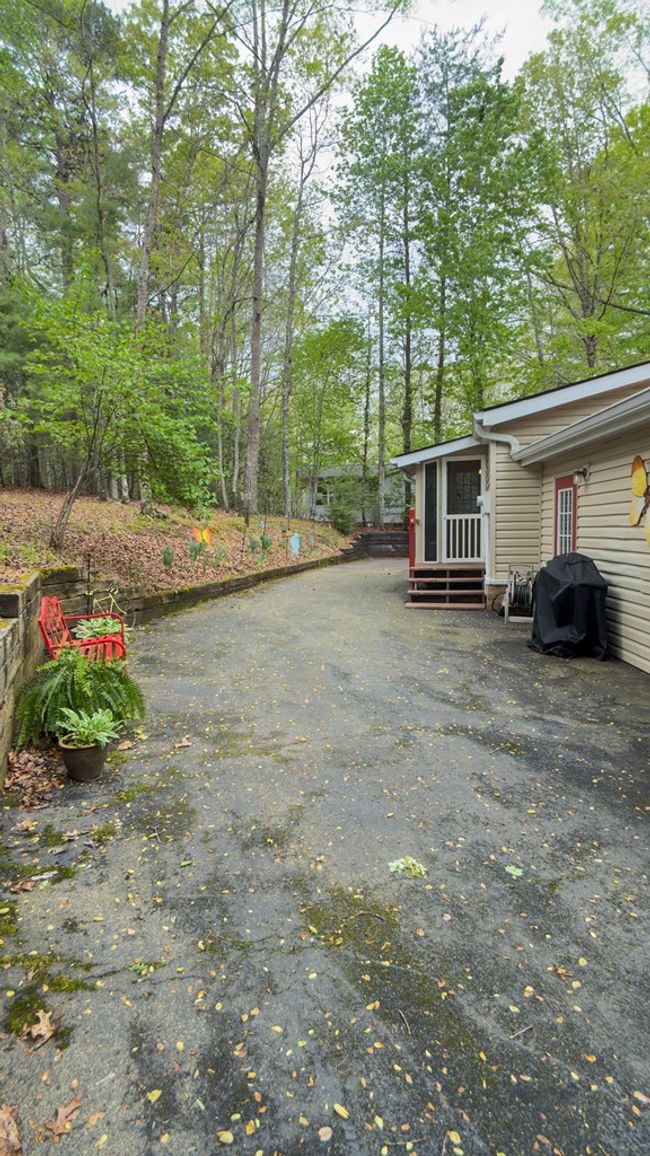 141 Rocky Cir, Home with 3 bedrooms, 2 bathrooms and 2 parking in Blairsville GA | Image 28