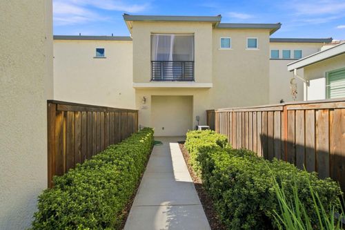 1605 Offshore Way, Lathrop, CA, 95330-8278 | Card Image