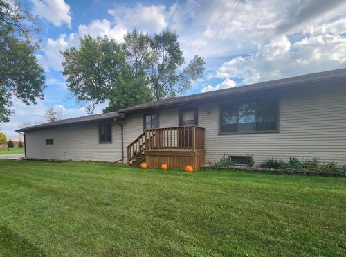 302 Robert St, Marshall, MN, 56258-1712 | Card Image