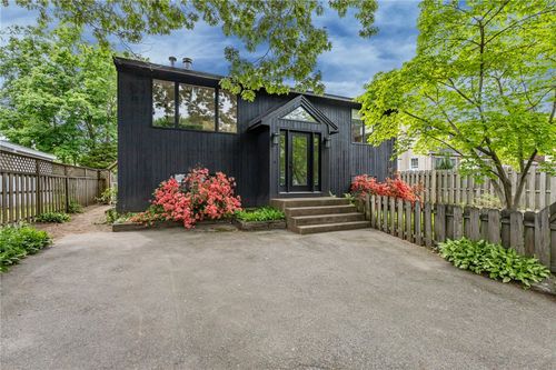 23 Lawndale Dr, East Greenwich, RI, 02818-4718 | Card Image