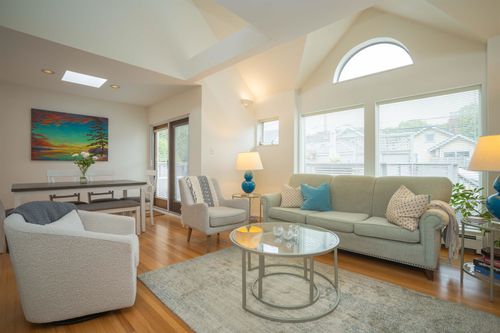 {{alt}} | Card Image