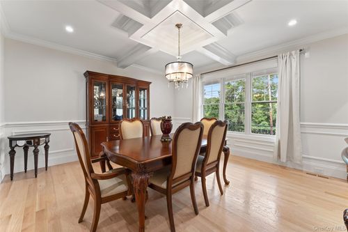 629 California Rd, Bronxville, NY, 10708-2311 | Card Image