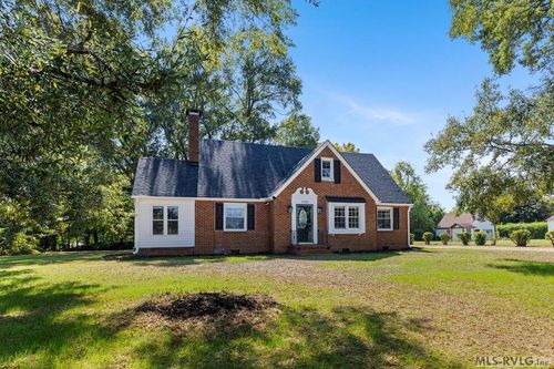 1105 W End Dr, Emporia, VA, 23847-2761 | Card Image