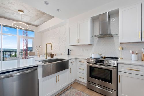 apt-807-1510 Demonbreun St, Nashville, TN, 37203-3186 | Card Image