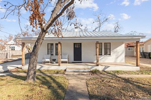 328 W Morse St, Fredericksburg, TX, 78624-3360 | Card Image