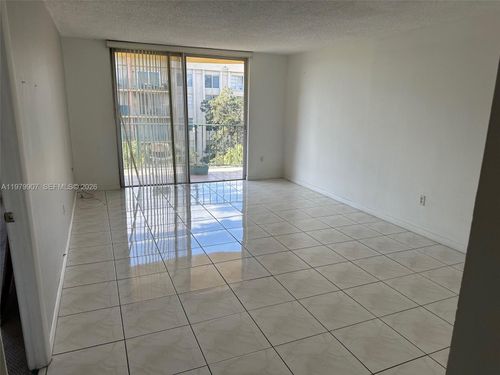 apt-513-9350 Fontainebleau Blvd, Miami, FL, 33172-4658 | Card Image