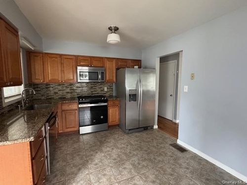 21 Sackett Sq, Chester, NY, 10918-4532 | Card Image