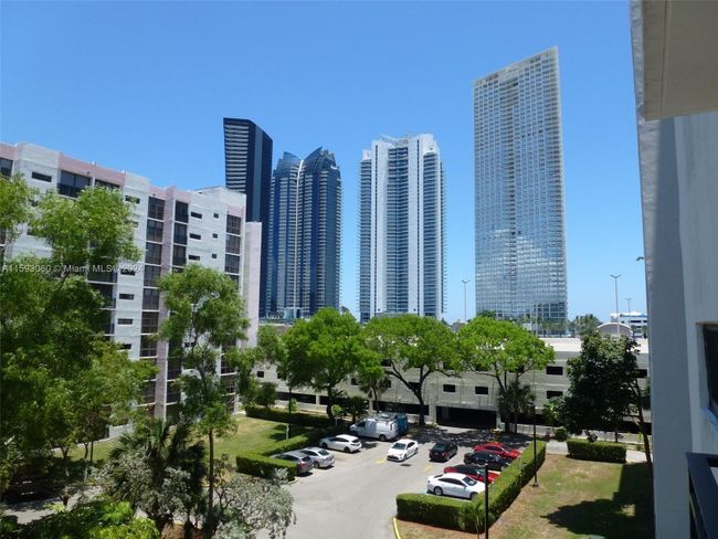 505 - 17011 N Bay Rd, Condo with 2 bedrooms, 2 bathrooms and null parking in Sunny Isles Beach FL | Image 35