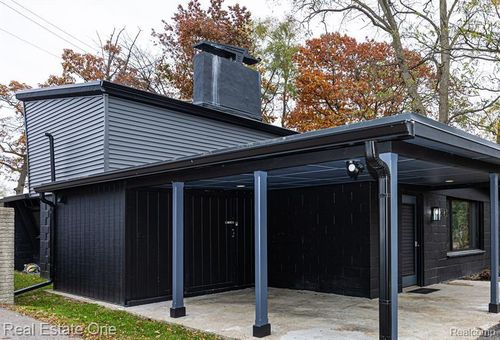 3202 Pridham St, Keego Harbor, MI, 48320-1370 | Card Image