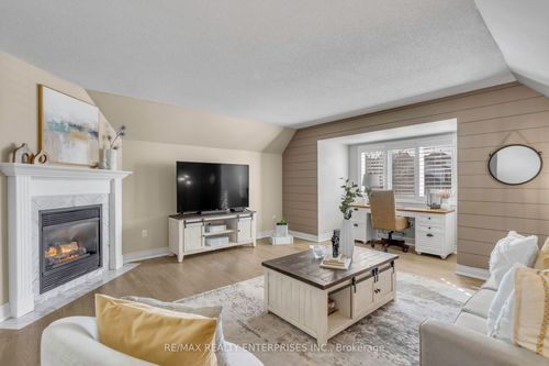 2742 Galleon Cres, Mississauga, ON, L5M5T8 | Card Image