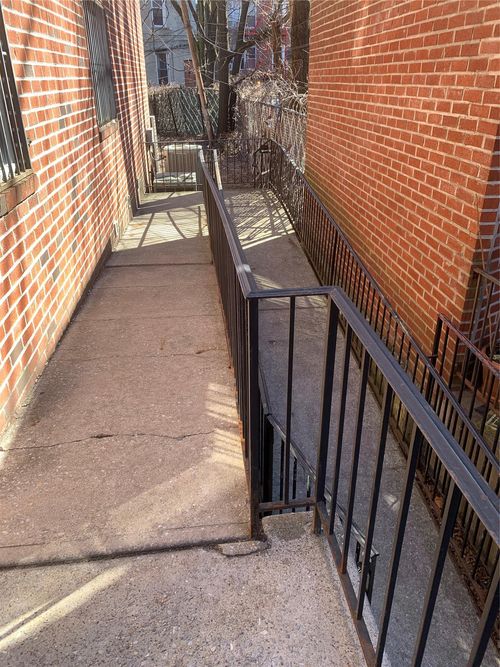 40 81st St, Elmhurst, NY, 11373-1393 | Card Image