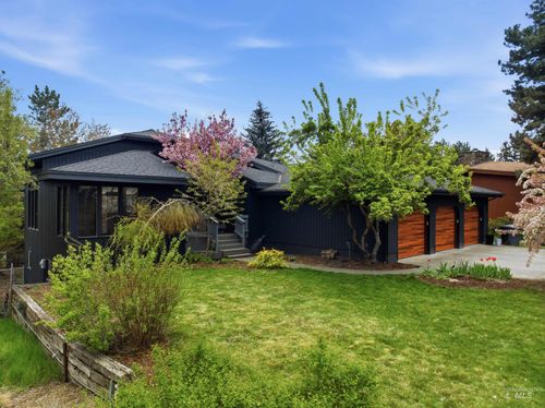 1540 Pine Cone Rd, Moscow, ID, 83843-9316 | Card Image