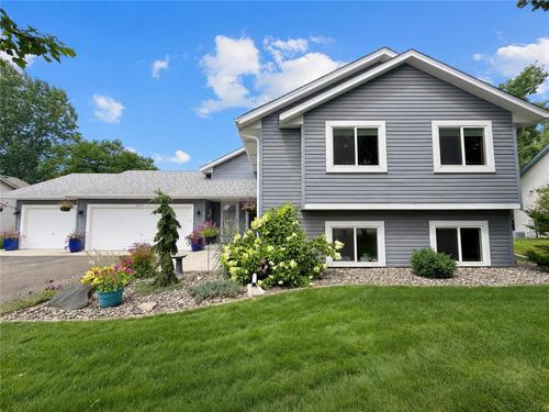 2870 Jordan Dr, Woodbury, MN, 55125-2833 | Card Image