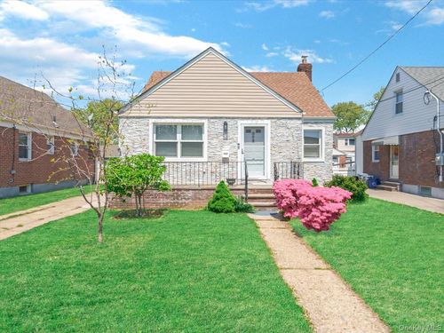 35 79th Ave, New Hyde Park, NY, 11040-1611 | Card Image