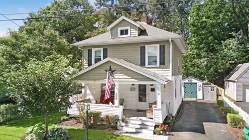 9 Garden St, Hyde Park, NY, 12538-1235 | Card Image