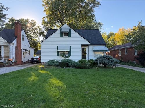 6814 York Rd, Parma Heights, OH, 44130-4571 | Card Image