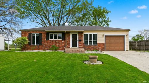 15 Columbian Ave, Bluffton, IN, 46714-1621 | Card Image