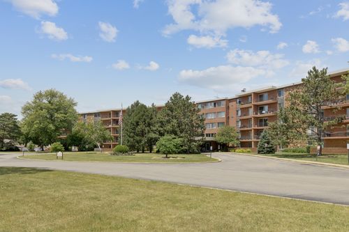 202s-16 E Old Willow Rd, Prospect Heights, IL, 60070-1971 | Card Image