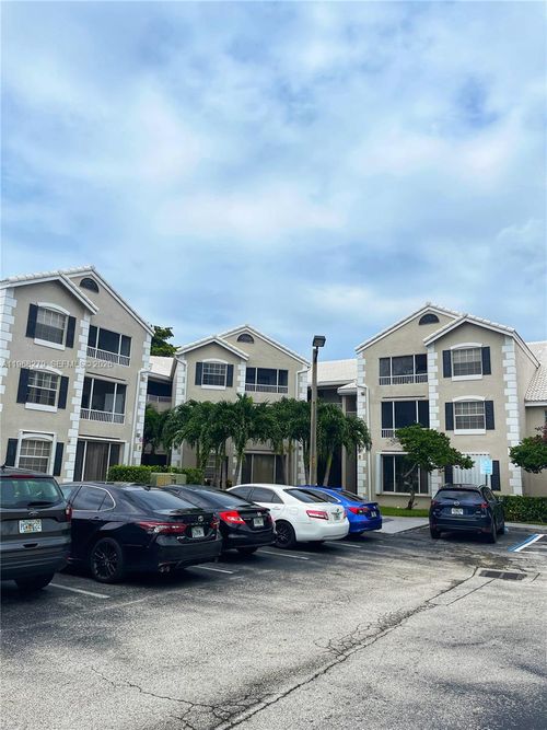 apt-208-2881 N Oakland Forest Dr, Oakland Park, FL, 33309-6415 | Card Image