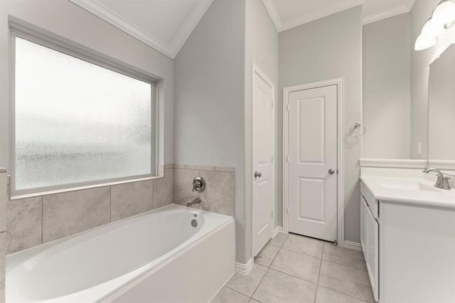 Seperate water closet and linen closet in the primary bathroom | Image 37