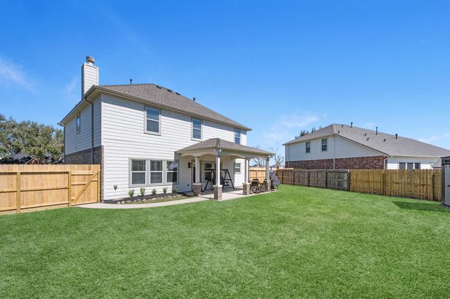 Large backyard with new fencing! | Image 42