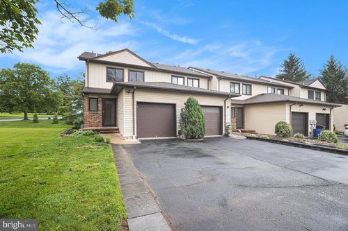 31 Canterberry Cir, Flemington, NJ, 08822-1861 | Card Image