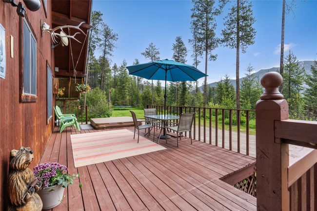 front porch, hot tub | Image 13
