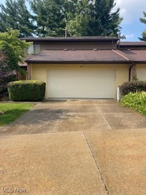 82 Silver Valley Blvd, Munroe Falls, OH, 44262-1021 | Card Image