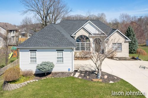 2587 Pine Dunes Dr Sw, Wyoming, MI, 49418-9222 | Card Image