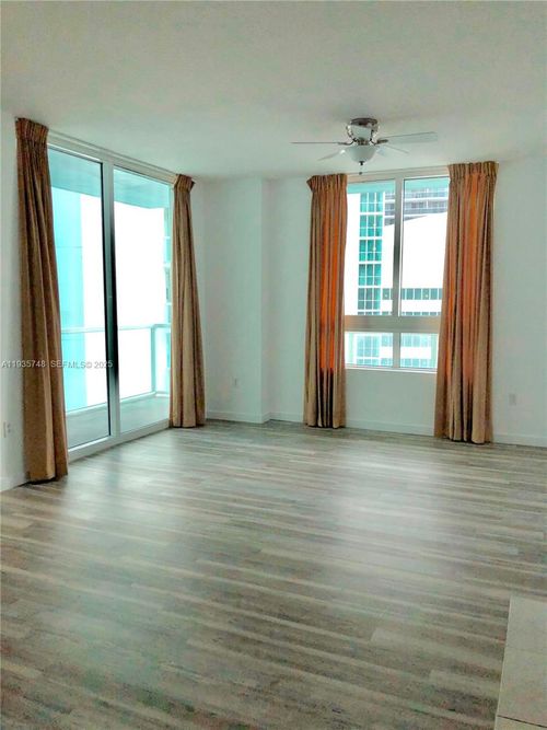 apt-3305-1900 N Bayshore Dr, Miami, FL, 33132-3017 | Card Image