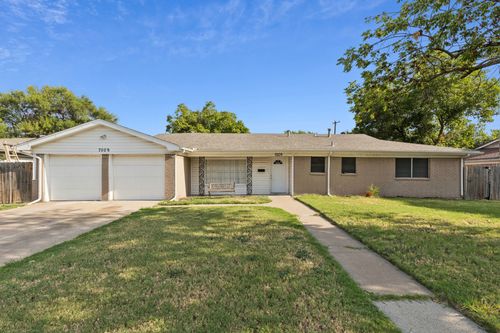 7009 Corona Dr, North Richland Hills, TX, 76180-7917 | Card Image