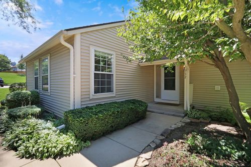 932 Chase Ct, Gurnee, IL, 60031-3123 | Card Image